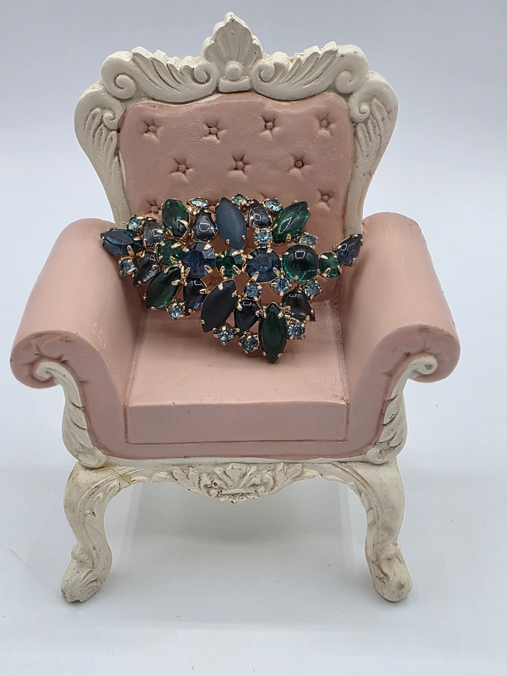 Vintage KARU ARKE Inc. Emerald & Teal Crystal Leaf Brooch - Picture 14 of 15